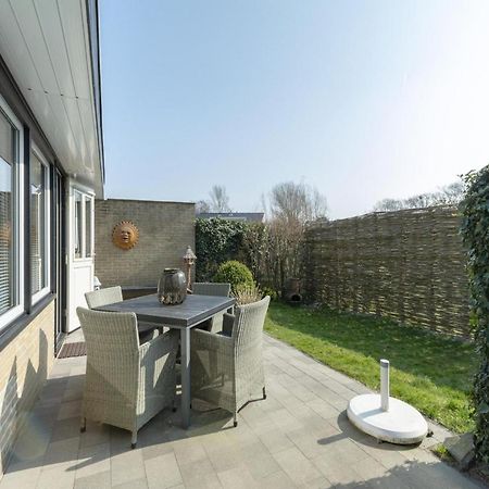 Attractive Bungalow With Modern Furnishings Sint Maartensvlotbrug Eksteriør billede