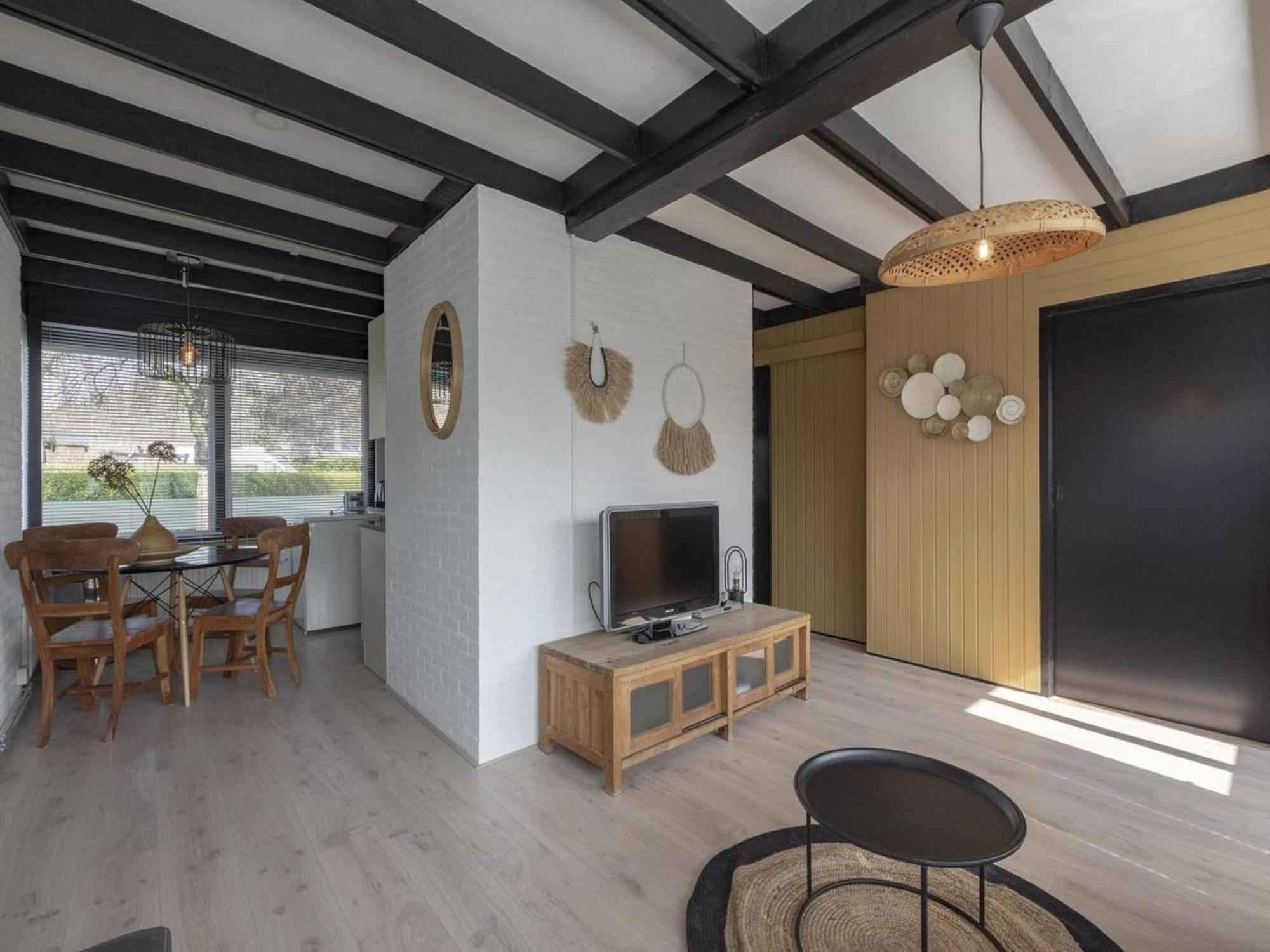 Attractive Bungalow With Modern Furnishings Sint Maartensvlotbrug Eksteriør billede