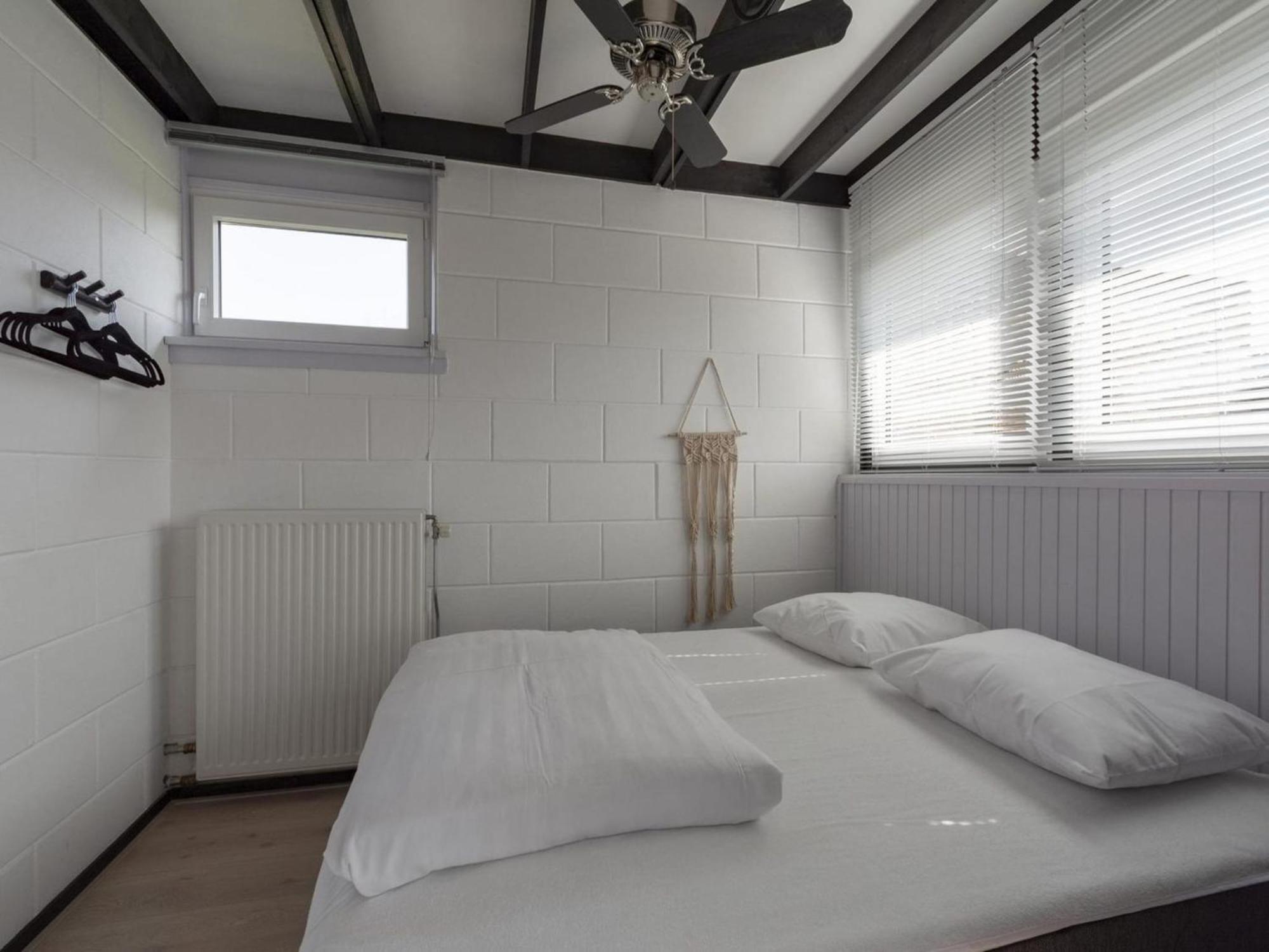 Attractive Bungalow With Modern Furnishings Sint Maartensvlotbrug Eksteriør billede