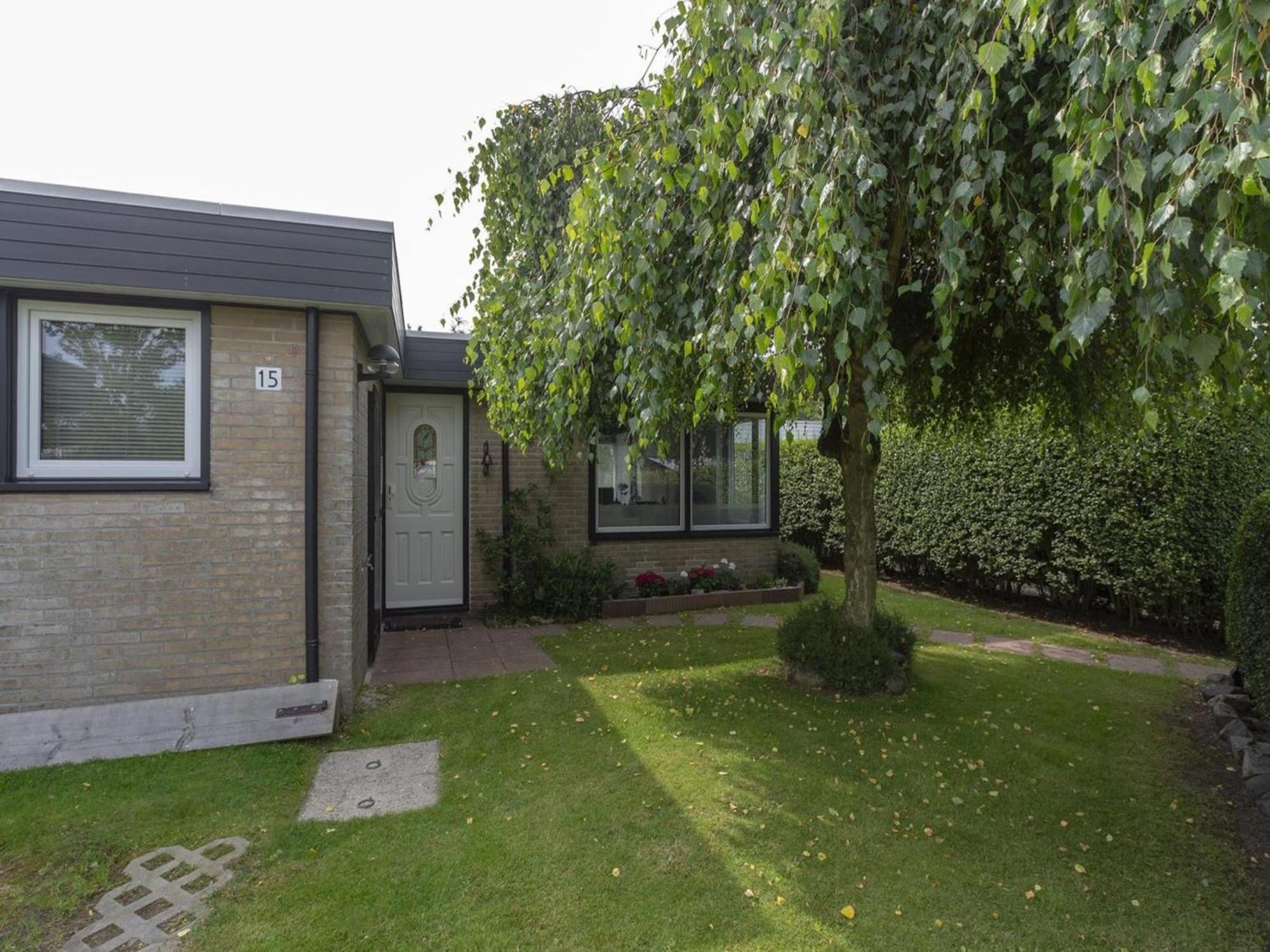 Attractive Bungalow With Modern Furnishings Sint Maartensvlotbrug Eksteriør billede