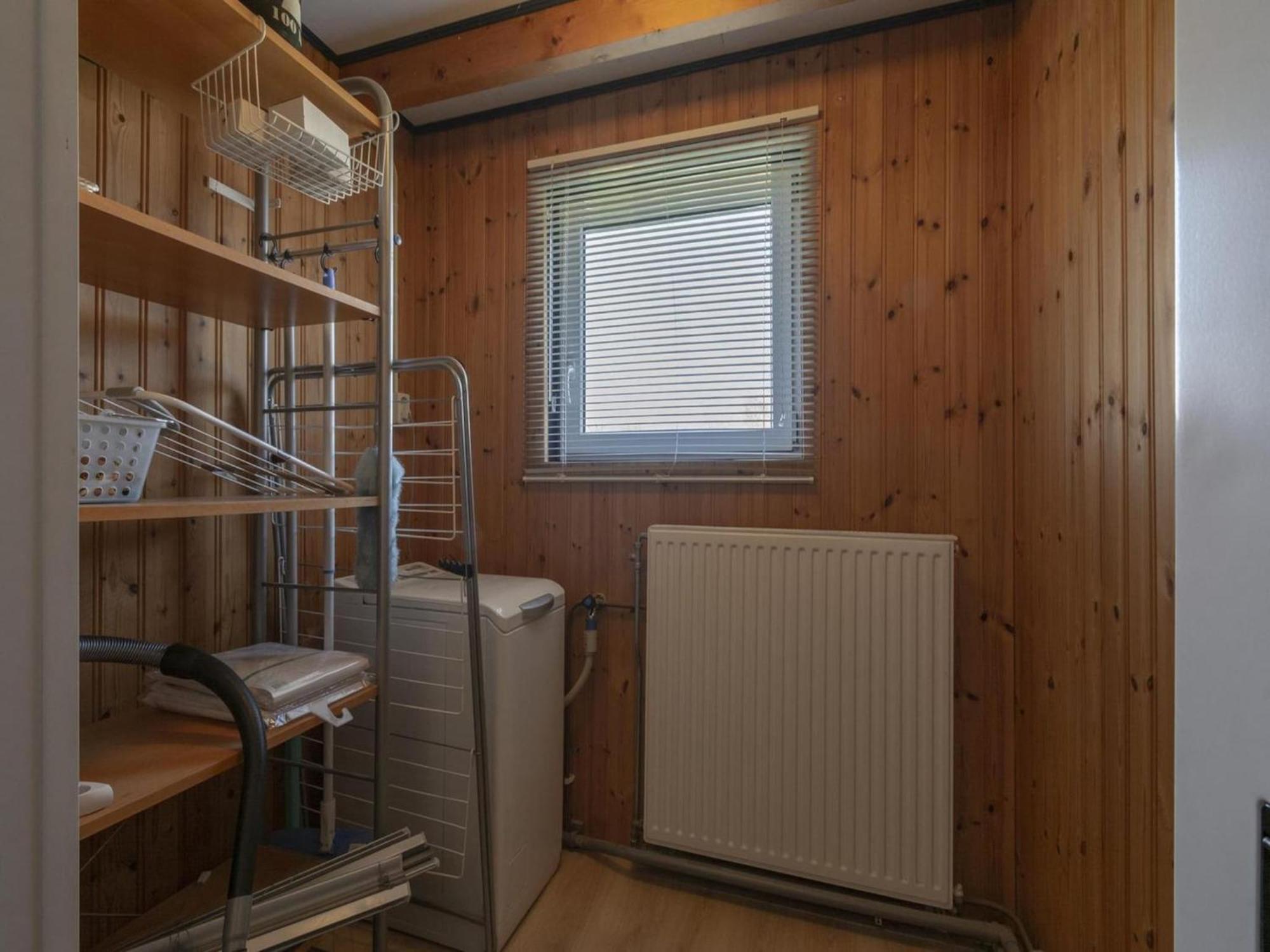 Attractive Bungalow With Modern Furnishings Sint Maartensvlotbrug Eksteriør billede